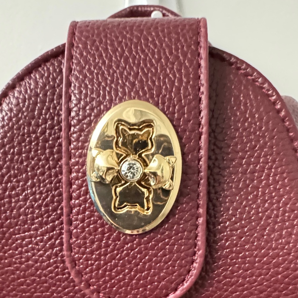 kangaROOS Burgundy Backpack with Gold Accents Brand New!!๐ฅ๐ฅ๐ฅ๐ฅ๐ฅ - Picture 11 of 12